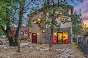 Modern Times - Amazing place with super open concept! Jet tub!